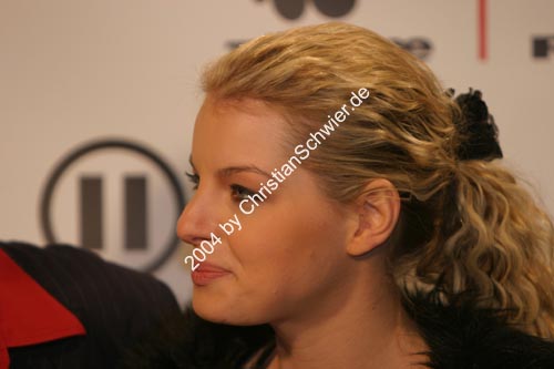 041126-3351-YvonneCatterfeld