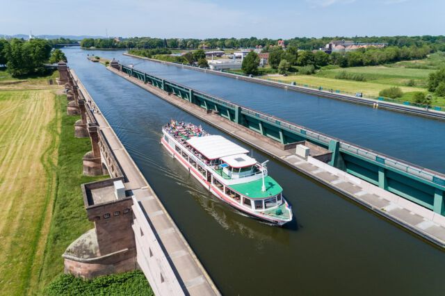 In den letzten Tagen habe ich mein Archiv mit Fotos von Sehenswürdigkeiten aus dem Kreis Minden-Lübbecke aufgefüllt. Hier ein kleiner Teil davon. 

#Minden #Weser Ostwestfalen #kreismindenlübbecke #weserstrand #schachtschleuse #wasserstrassenkreuz #muehlenkreis