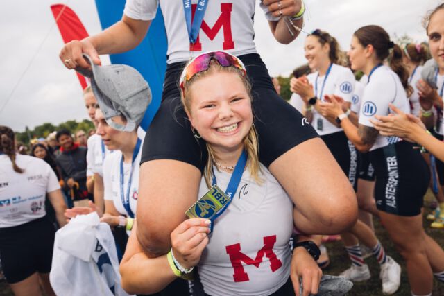 🚣‍♂️ „Gänsehaut-Momente auf dem Wasser“ – Diese Augenblicke habe ich am vergangenen Samstag bei der Ruderbundesliga auf dem Mittellandkanal in Minden eingefangen! 🌊📸 Die Energie, das Adrenalin und die pure Leidenschaft der Teams waren durch meine Linse hautnah zu spüren. Swipe durch die Bilder und erlebe die Intensität dieses Wettkampfes mit mir! 💥

#Ruderbundesliga #Mittellandkanal #Sportfotografie #Minden #DeutscherRuderverband #BesselRuderclub #starkschnellgut #Rowing #Rudern 

@ruderbundesliga @besselruderclub @mindener_tageblatt @mindenerleben @stadtminden @rudern.de